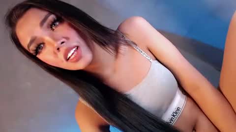 Isla Fox online show from 10-15-25, 05:18