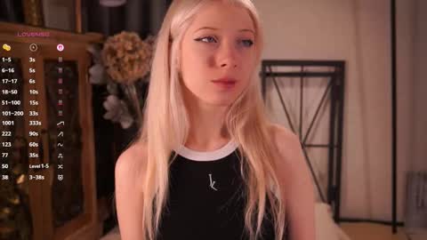 Snapshot of wave_of_feelings chatting on 03-15-26, 04:13 Lily online show from 03-15-26, 04:13