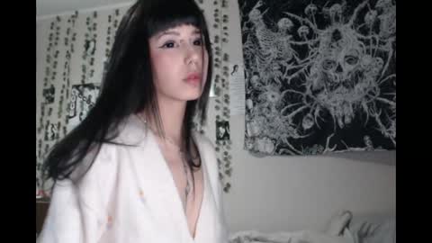 Mina online show from 05-11-26, 08:28
