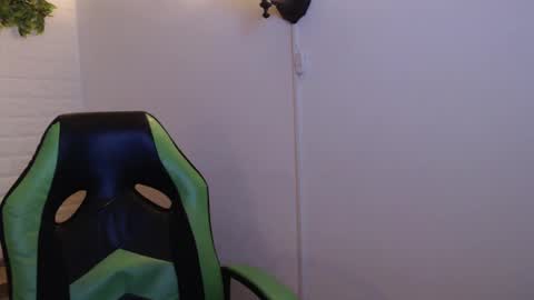 Trixie 3 online show from 03-01-25, 12:34