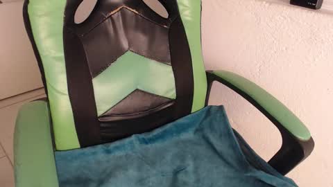 Trixie 3 online show from 11-12-25, 02:17