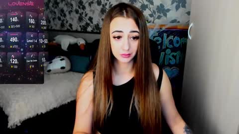 Snapshot of weakness4u chatting on 12-23-24, 01:29 Maya online show from 12-23-24, 01:29