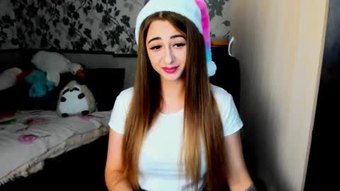 Snapshot of weakness4u chatting on 12-28-24, 02:22 Maya online show from 12-28-24, 02:22