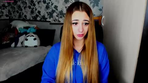 Snapshot of weakness4u chatting on 02-07-25, 07:07 Maya online show from 02-07-25, 07:07