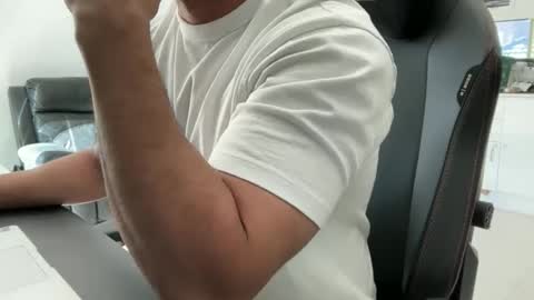 Snapshot of weaponx1 chatting on 04-12-26, 11:21 Weapon X online show from 04-12-26, 11:21