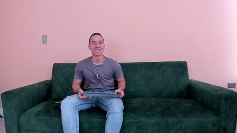 Jhonny Dick  his neighbors. online show from 12-11-24, 07:46
