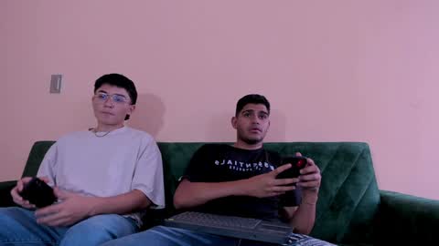 Jhonny Dick  his neighbors. online show from 01-07-25, 03:44