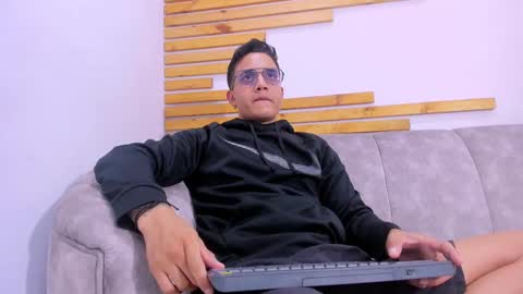 Jhonny Dick  his neighbors. online show from 09-19-25, 07:14