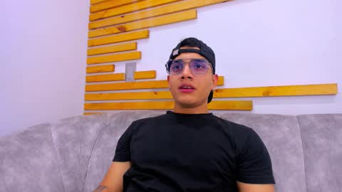 Jhonny Dick  his neighbors. online show from 09-24-25, 07:17