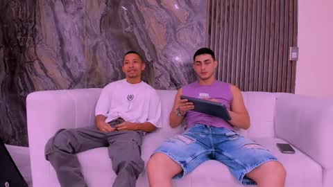 Jhonny Dick  his neighbors. online show from 12-05-25, 01:52