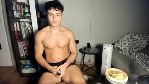 Snapshot of wee_willy_winky chatting on 06-24-26, 01:15 wee_willy_winky online show from 06-24-26, 01:15