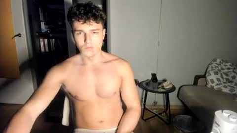 Snapshot of wee_willy_winky chatting on 06-24-26, 11:26 wee_willy_winky online show from 06-24-26, 11:26