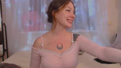 Snapshot of weed_princesss chatting on 01-10-26, 06:53 moon online show from 01-10-26, 06:53