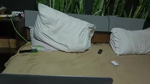 Snapshot of wellcrz chatting on 10-16-25, 10:33 wellcrz online show from 10-16-25, 10:33