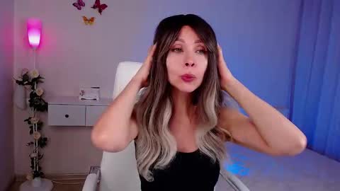 Wendi Foster online show from 11-06-25, 07:04