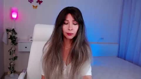 Wendi Foster online show from 11-21-25, 06:39