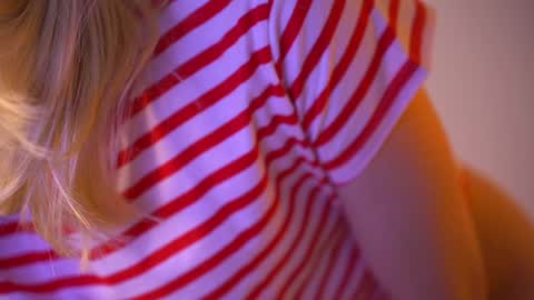 Snapshot of wendy_amber chatting on 12-24-24, 06:17 Daisy online show from 12-24-24, 06:17