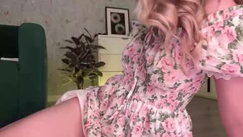 Daisy    online show from 10-03-25, 05:32