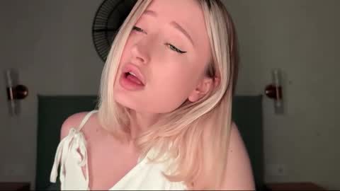 Daisy    online show from 02-21-26, 05:03