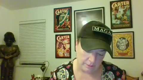 WendyCU online show from 10-19-25, 04:13