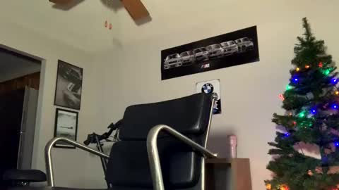 Snapshot of wentbrokeonstrippers chatting on 01-03-25, 08:21 Topjitt online show from 01-03-25, 08:21