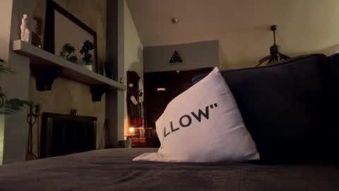 Snapshot of wentbrokeonstrippers chatting on 03-12-26, 12:06 Topjitt online show from 03-12-26, 12:06