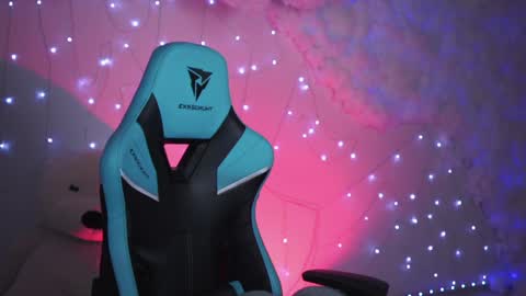 little girl who is always rightLisa online show from 12-12-24, 02:15