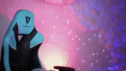 little girl who is always rightLisa online show from 12-18-24, 02:21