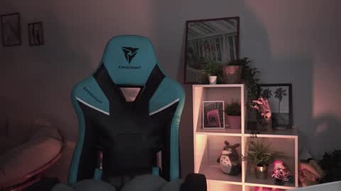 little girl who is always rightLisa online show from 02-24-25, 01:46