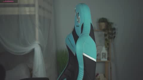 Snapshot of wesleegray chatting on 11-24-25, 12:54 little girl who is always rightLisa online show from 11-24-25, 12:54