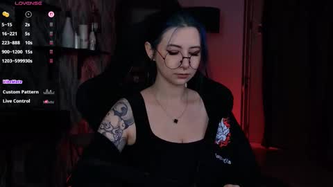 Snapshot of wesleegray chatting on 12-16-25, 02:05 little girl who is always rightLisa online show from 12-16-25, 02:05