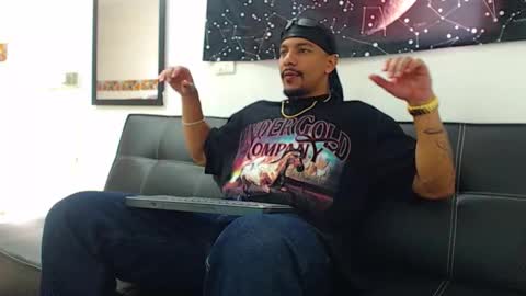 Wesley Rogger online show from 11-23-25, 05:13