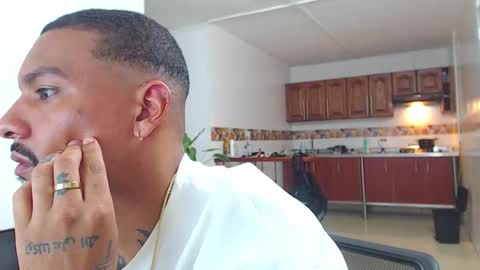 Snapshot of wesleyrogger chatting on 02-14-26, 01:35 Wesley Rogger online show from 02-14-26, 01:35