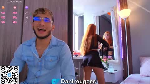 Snapshot of wetbubble chatting on 10-20-25, 06:52 Mia and Dylan online show from 10-20-25, 06:52