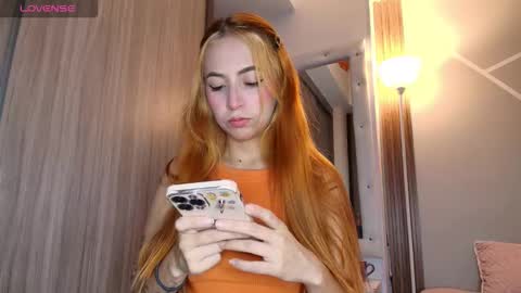 Snapshot of wetbubble chatting on 11-09-25, 04:11 Mia and Dylan online show from 11-09-25, 04:11