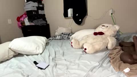 Snapshot of wetcreamerr chatting on 12-14-24, 06:24 SheSquirts online show from 12-14-24, 06:24