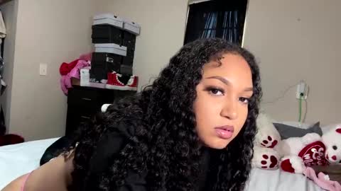 Snapshot of wetcreamerr chatting on 12-31-24, 09:17 SheSquirts online show from 12-31-24, 09:17