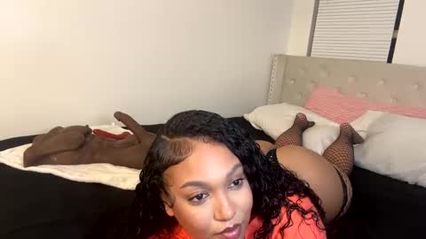 Snapshot of wetcreamerr chatting on 10-12-25, 02:10 SheSquirts online show from 10-12-25, 02:10