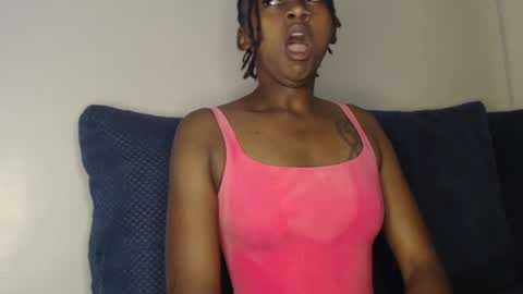 Snapshot of wetfreakym chatting on 07-04-26, 07:47 Bella online show from 07-04-26, 07:47