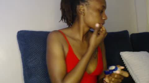 Snapshot of wetfreakym chatting on 07-05-26, 05:36 Bella online show from 07-05-26, 05:36