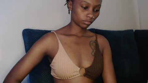 Snapshot of wetfreakym chatting on 07-17-26, 06:53 Bella online show from 07-17-26, 06:53