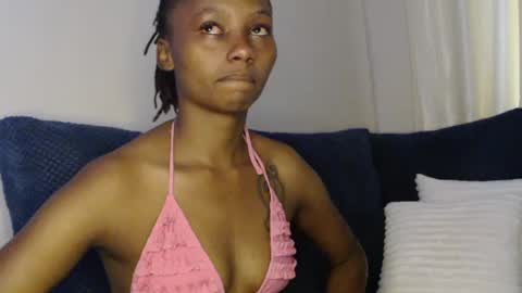 Snapshot of wetfreakym chatting on 07-19-26, 05:22 Bella online show from 07-19-26, 05:22