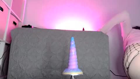 Snapshot of wetgirlrose chatting on 06-29-26, 09:04 Rose online show from 06-29-26, 09:04