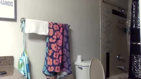 Kylie online show from 01-08-25, 01:21