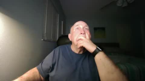 Snapshot of wfs2946 chatting on 10-14-25, 12:33 wfs2946 online show from 10-14-25, 12:33