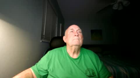 Snapshot of wfs2946 chatting on 10-24-25, 12:08 wfs2946 online show from 10-24-25, 12:08