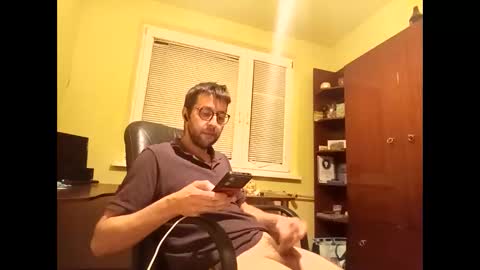 Snapshot of whatwouldyouliketosee chatting on 10-03-25, 10:29 stoffy online show from 10-03-25, 10:29