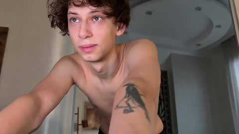 Mia  Please help me to reach 100 thumps up online show from 11-26-25, 08:04