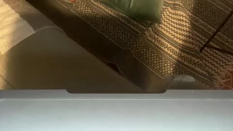 white_bubble online show from 03-21-26, 08:12