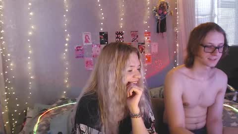 Melania and Mikey online show from 04-18-26, 07:01